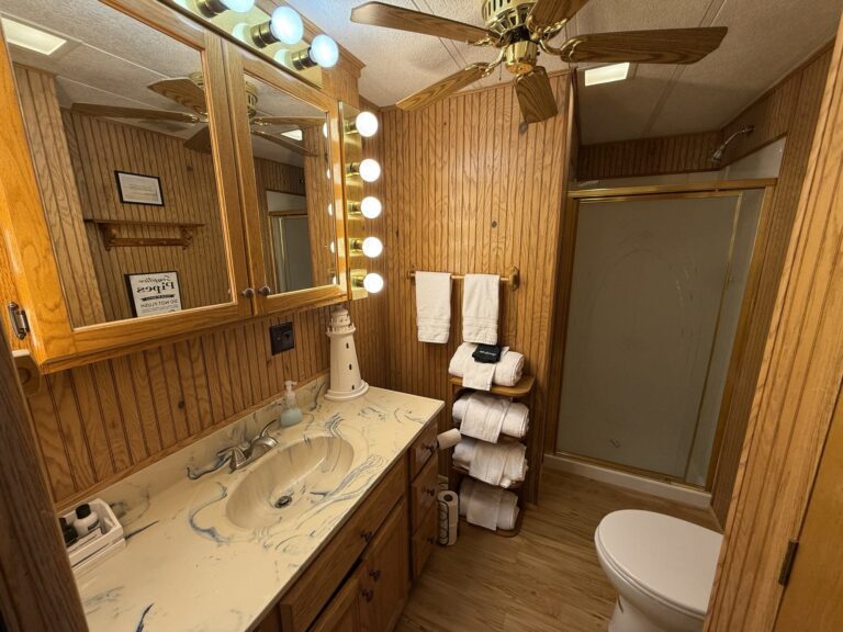 Private full bath off the master bedroom