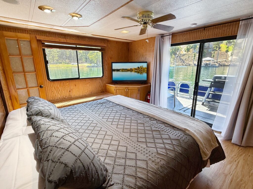 Master bedroom with a king bed and a sliding door to the back deck
